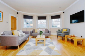 Large Central 3 Bed 3 Bath Apartment - New Town